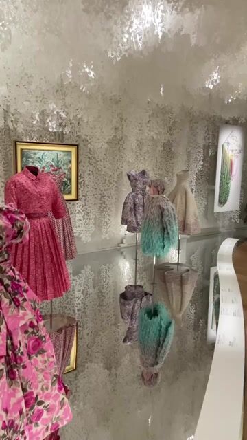 クリスチャン・ディオール、夢のクチュリエ」展が開幕 1500点以上を展示