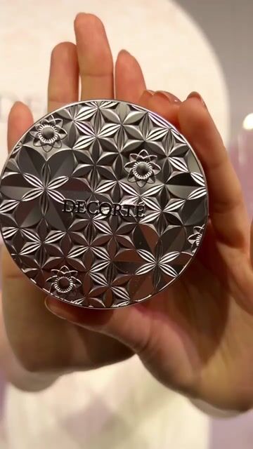 コスメデコルテ」の人気No.1フェイスパウダーが5つの質感に進化 久間田